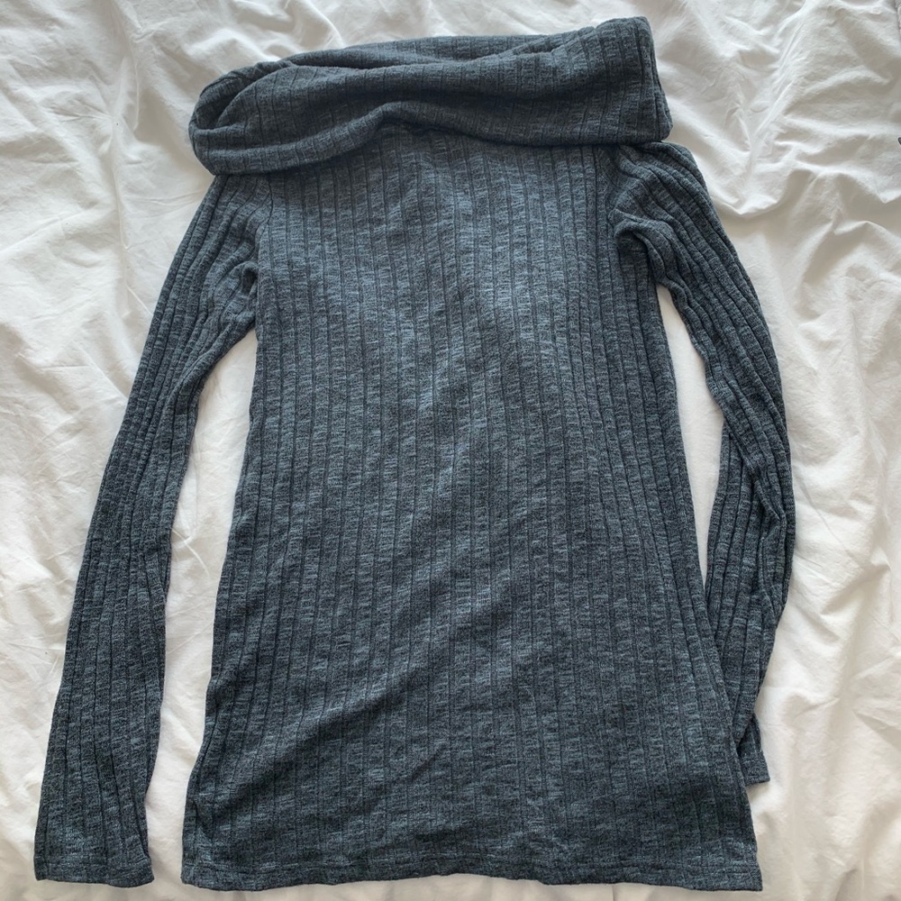 Off the shoulder long sleeve